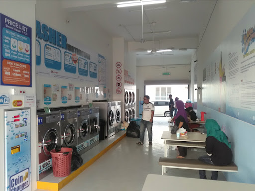 Bubble Laundrette, Lahad Datu, Sabah. Bubble Laundrette, Lahad Datu, Sabah.