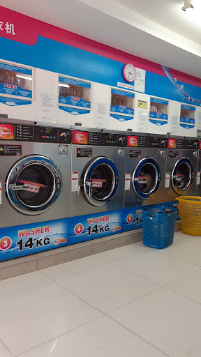 Self-service washing machine shop