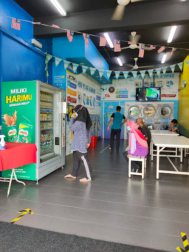 Dobi Layan Diri laundry cafe